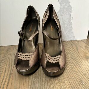 Datelli Bronze Lace High Heels Pumps Brazilian Shoes Womens Size 8 like new